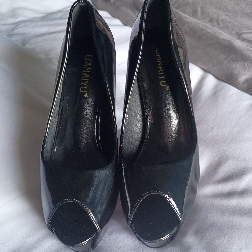 Lianaiyu Stiletto Peep Toe Heels (Brand New) size 7.5